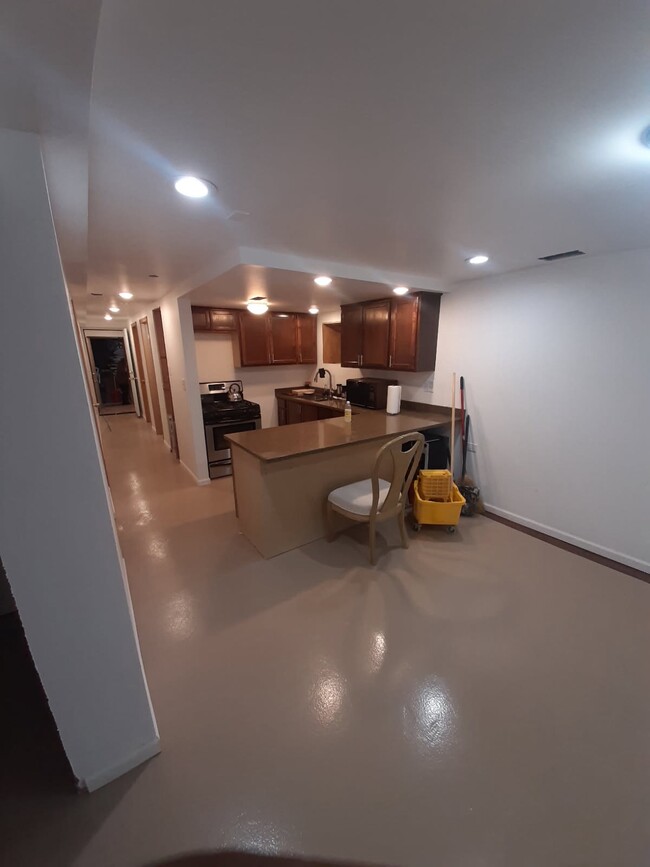 4112 W Cermak Rd, Chicago, IL 60623