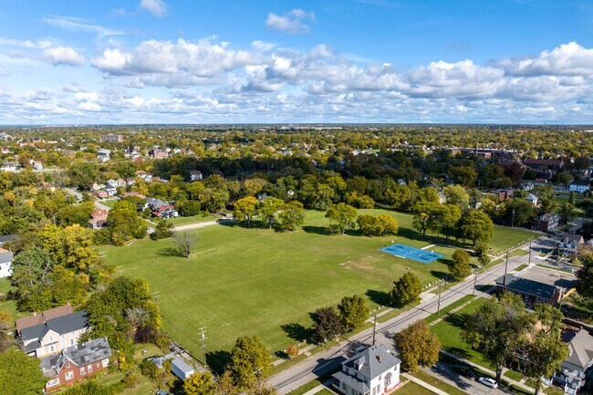 Sylvester-Seyburn Park is centrally located, making it easy to walk or bike to.
