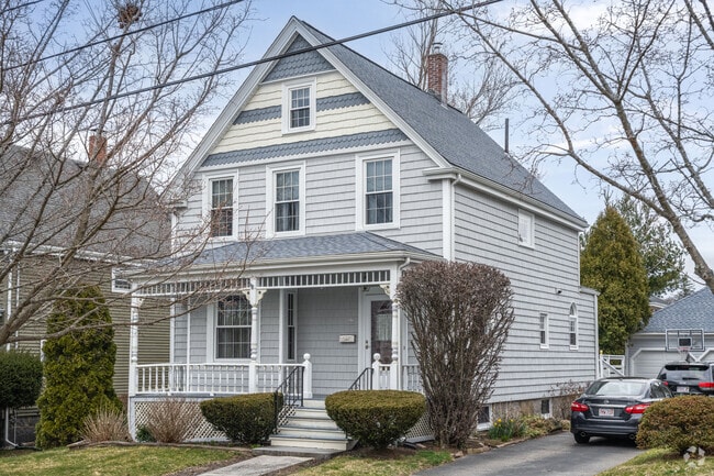 South Quincy homes are situated on modest lots with well-manicured lawns.