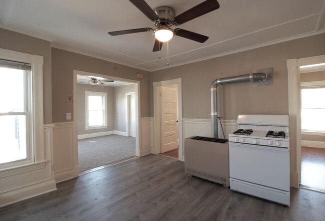 305 Bartlett St unit 3 (3rd Floor), Manchester, NH 03102 - photo 3