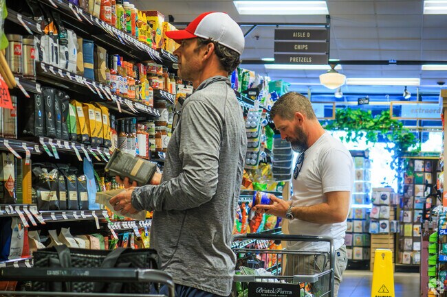 Bristol Farms is the choice for Rolling Hills Estates residents looking for quality provisions and curated gourmet groceries.