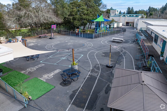Your kids will enjoy learning in the inspiring atmosphere of Park Side Elementary School.