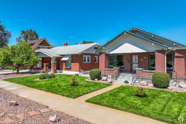 A row of stunning single family homes homes in Mesa Junction.