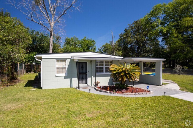 Single family home in Riverview