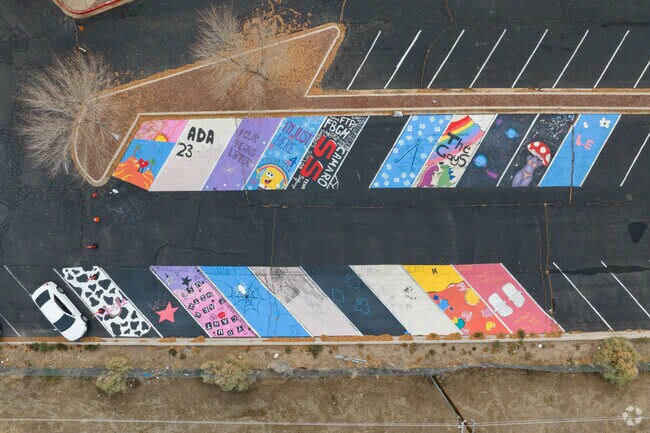 La Academia De Esperanza parking lot art.