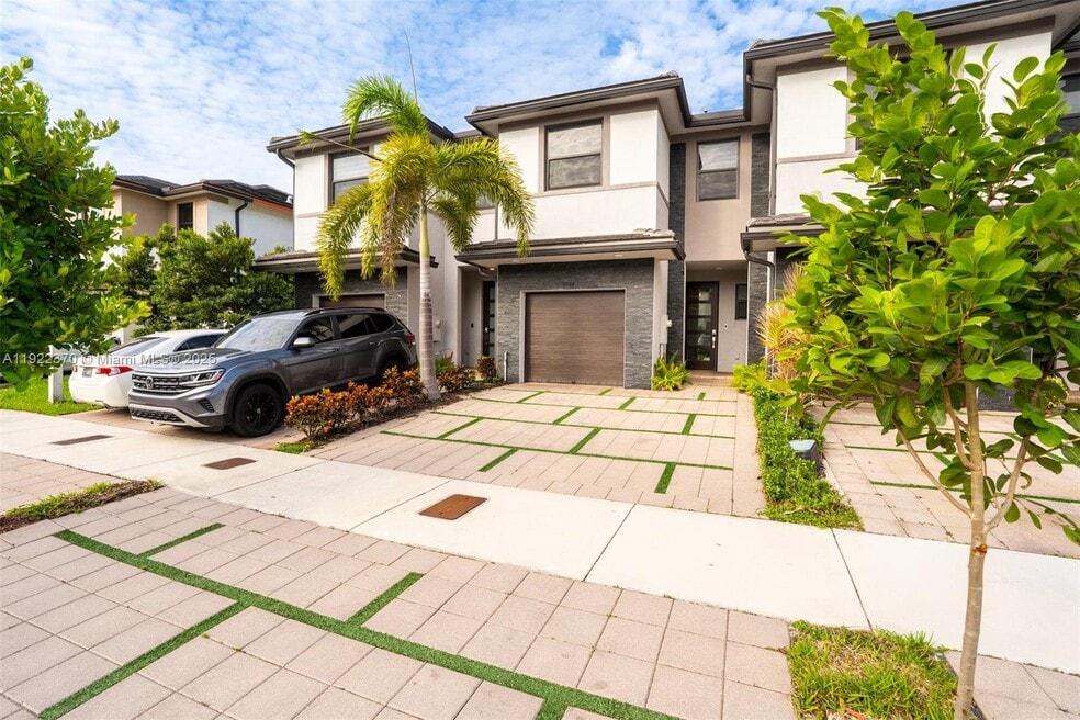 15824 NW 91st Ct, Miami Lakes, FL 33018 - photo 1