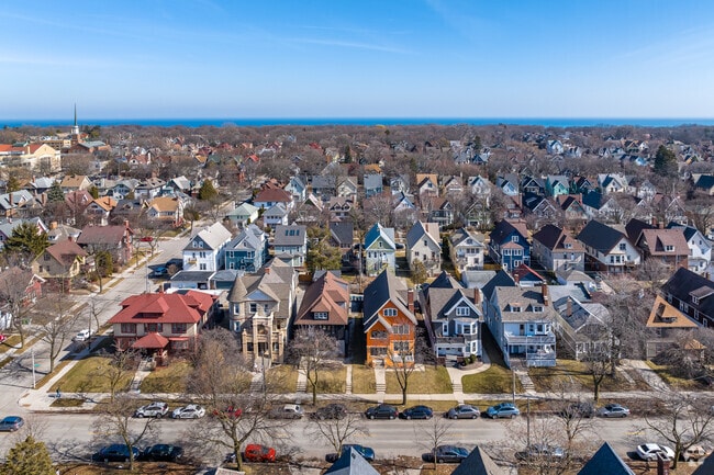 The neighborhood of Murray Hill and Lake Michigan in the distance.