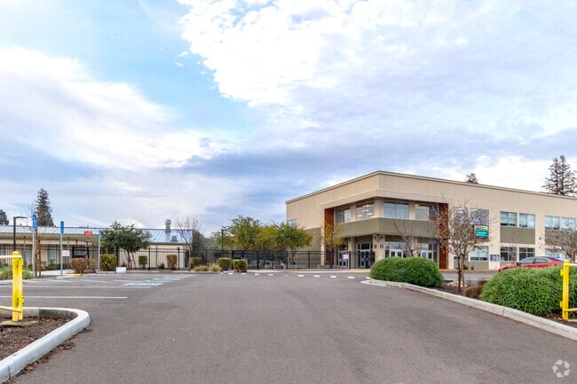 The entrance to Central Park Elementary is easy to access.