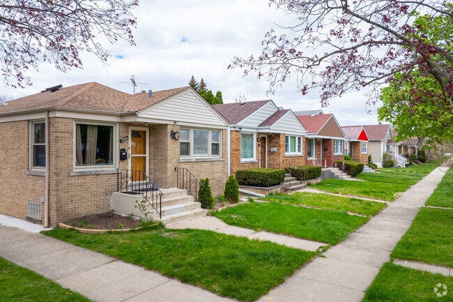 Ranch homes are well represented in Irving Woods.