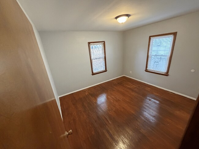 144 Flora Dr, Saint Louis, MO 63135 - photo 7