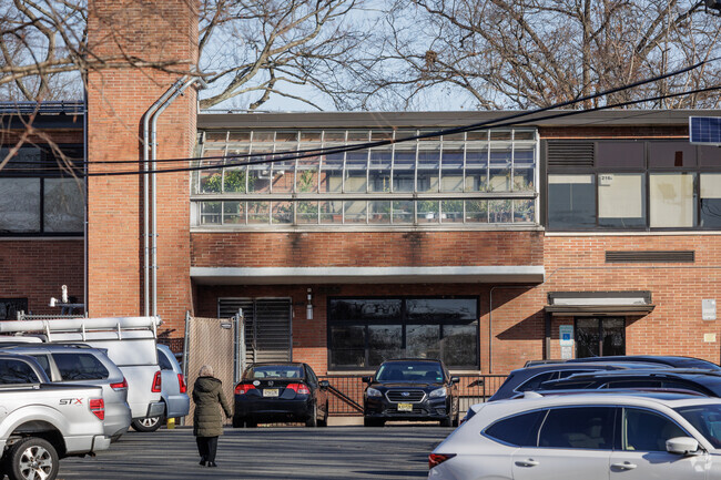 Thomas Jefferson Middle School, Teaneck NJ serves 493 students in grades 5-8.