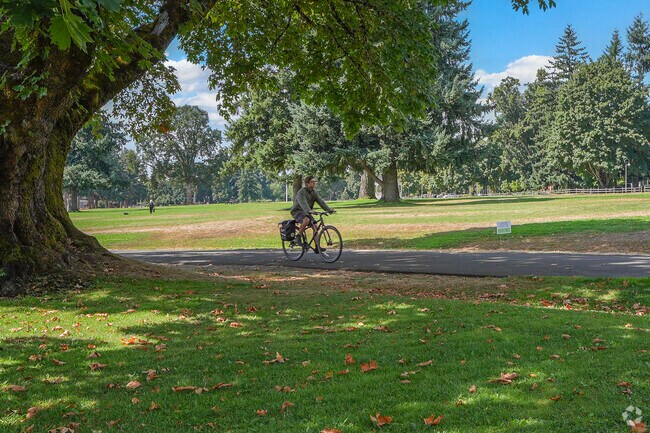 Cruise the Discovery Trail past Fort Vancouver in Hudson's Bay.