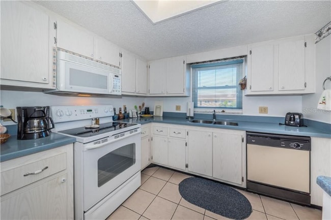 8 Glencoe Place unit 305, Dunedin, FL 34698 - photo 3