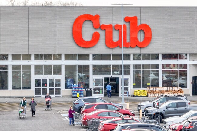 Cub foods is one of the more popular grocery stores located on the Bergen Plaza.