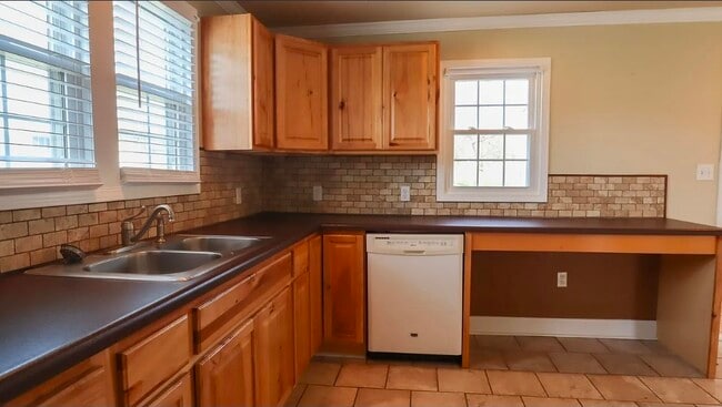 1352 King Mill Pike, Bristol, VA 24201 - photo 2