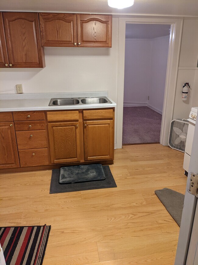 Kitchen/Entry