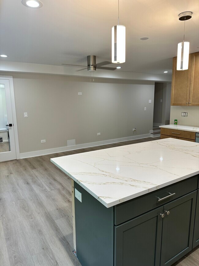 330 Barton Ave unit G, Evanston, IL 60202 - photo 5