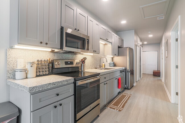 Oak Shore Commons, Williamsburg, MI 49690 - photo 2