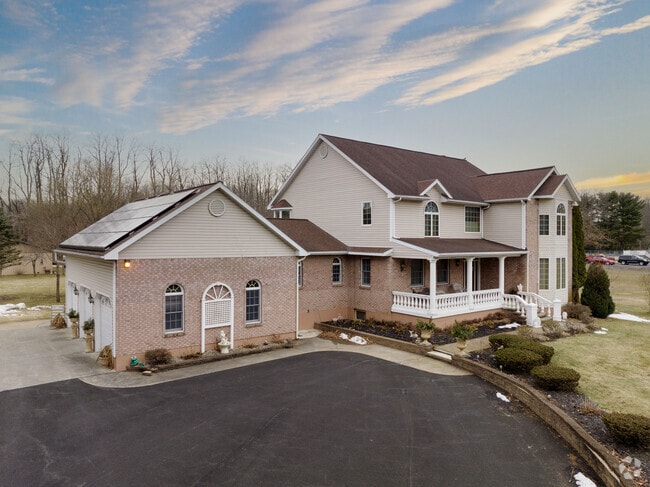 Large single family homes can be found throughout Rotterdam.