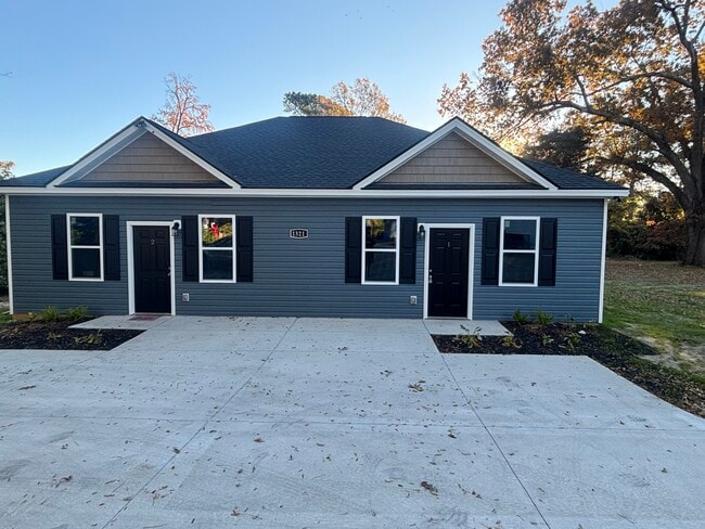 1321 Camden Rd unit 1, Fayetteville, NC 28306 - photo 2