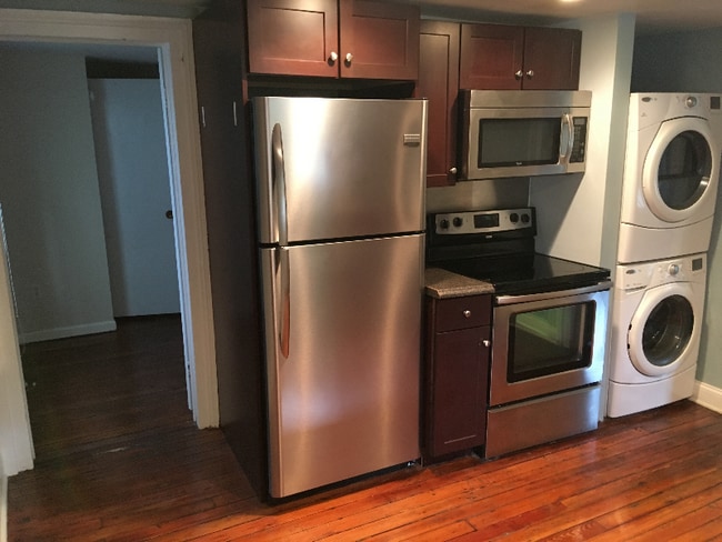 936 W Beverley St, Staunton, VA 24401 - photo 3