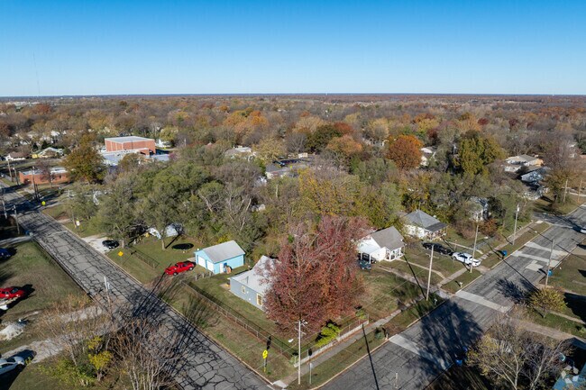 Schifferdecker Park and local shops offer activities near Jefferson.