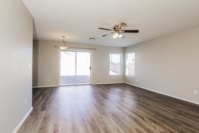 21940 W Casey Ln, Buckeye, AZ 85326 - photo 4