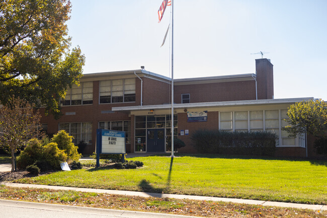 Berkeley Elementary School provides education in the neighborhood of 
Berkeley.