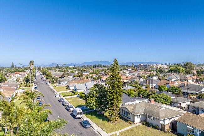 The Fremont North neighborhood is under 10 minutes from the Pacific ocean and beaches.