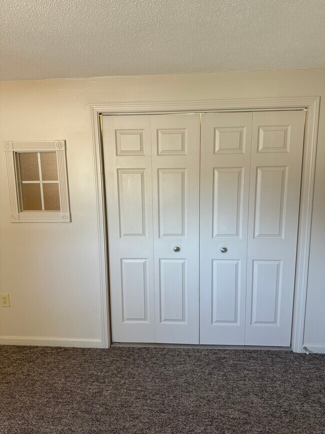 131 English Village Rd unit 202, Manchester, NH 03102 - photo 5