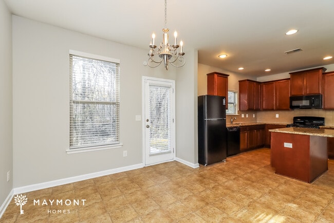 2217 Capella Cir SW, Atlanta, GA 30331 - photo 5