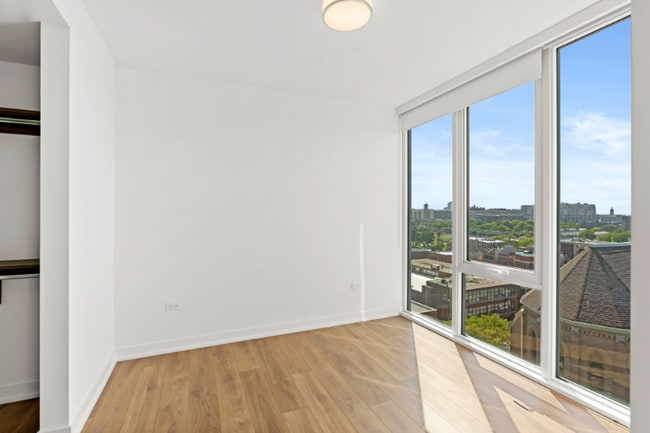 103 W Hill St, Chicago, IL 60610 - photo 3