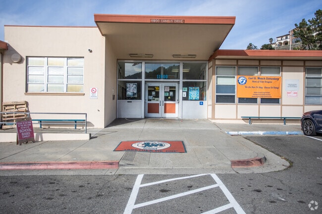 Munck Elementary School in Oakland gets a 3 out of 10 on Great Schools.