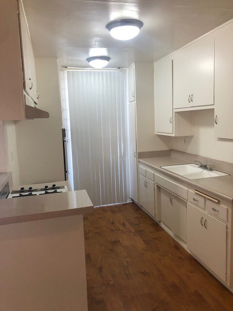 15810 Vanowen St unit 2 br, Van Nuys, CA 91406 - photo 5