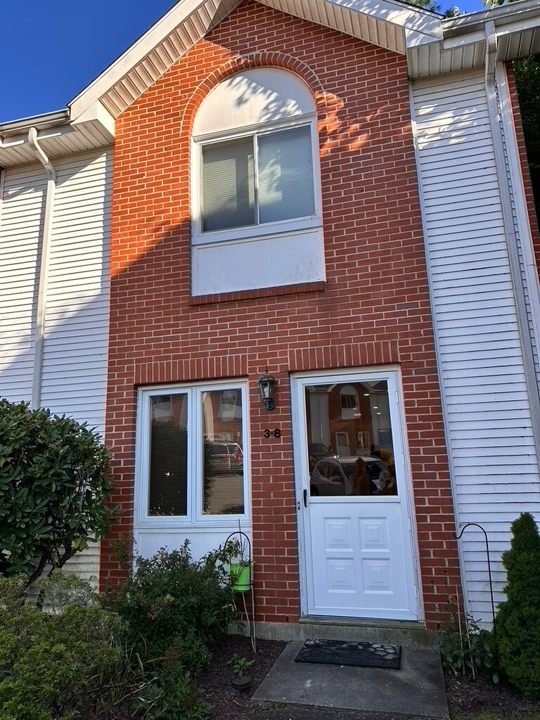 585 Park Rd unit 3-8, Waterbury, CT 06708 - photo 1