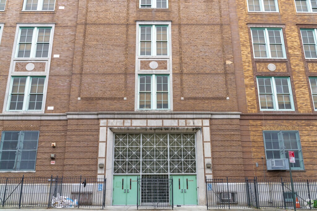 Archer Elementary School provides education in the neighborhood of 
Parkchester