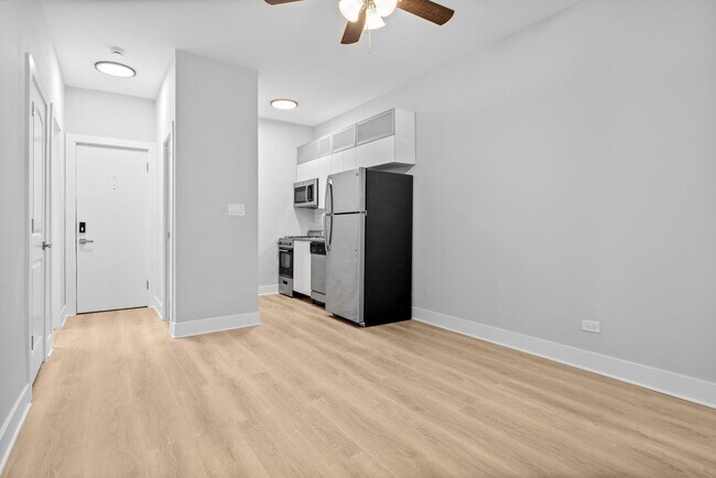 7600 N Sheridan Rd unit 206, Chicago, IL 60626 - photo 3