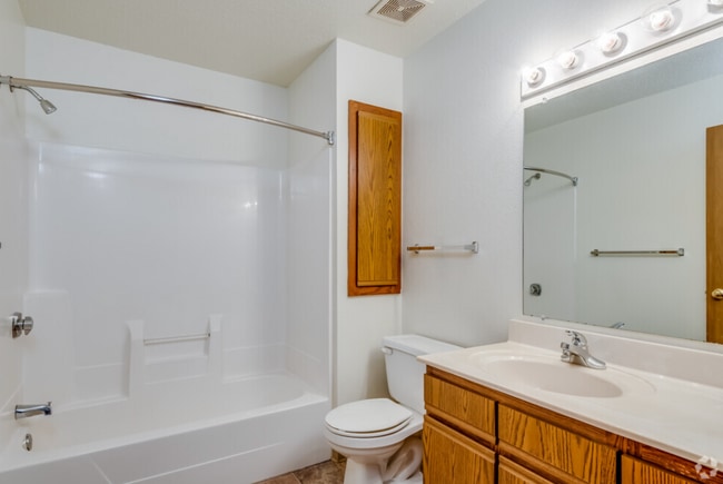 Summerfield Place Apartments, Oshkosh, WI 54901 - photo 7
