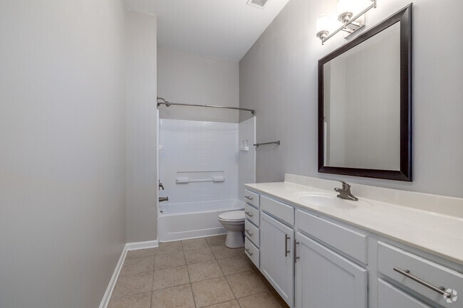 2BR, 2BA - 1,143SF - Second Bathroom