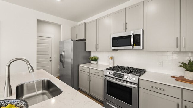 1081 Mourning Cloak Dr, Clarksville, TN 37043 - photo 6