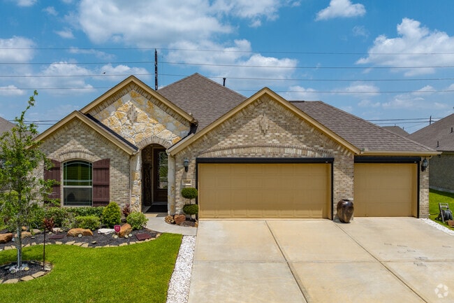 Many Teal Run homes of great curb appeal thanks to beautiful landscaping.