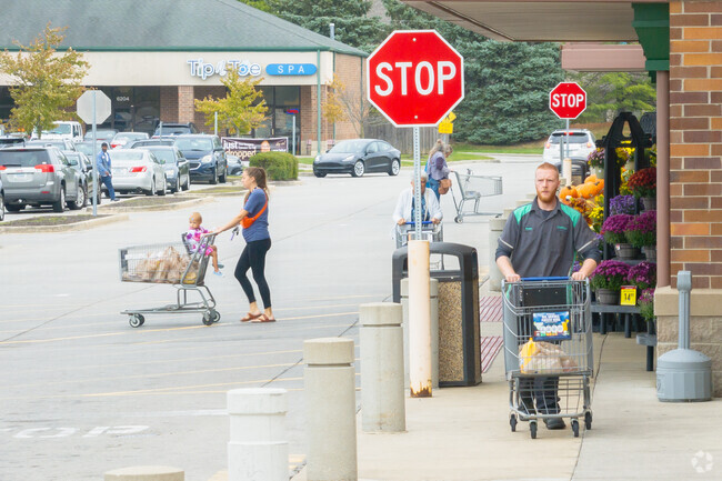 Kroger is one of many grocers in the Oakhurst area.