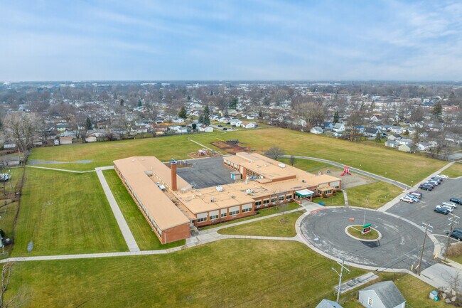 Crescentwood Elementary School welcomes Warren students.