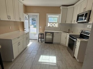 29 Webster St Unit Spacious 3bdrm, Framingham, MA 01702