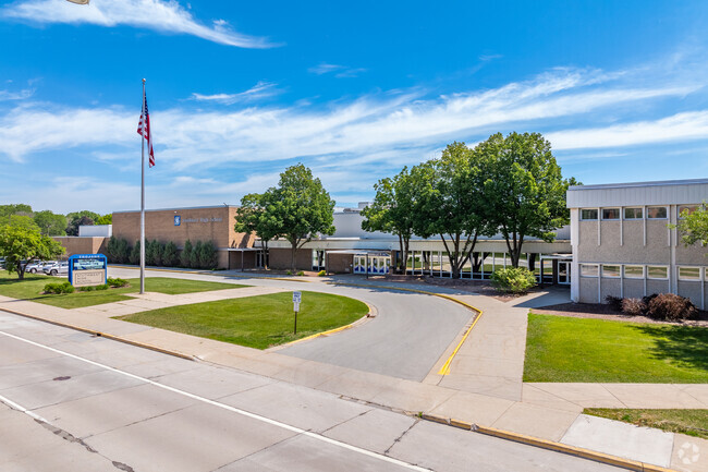 Southwest High School Southwest High School has a student-teacher ratio of 16 to 1.