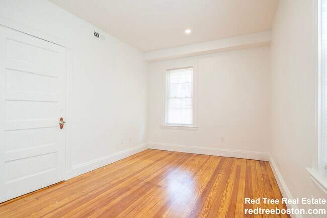7 Hallam St unit 1, Dorchester, MA 02125 - photo 6