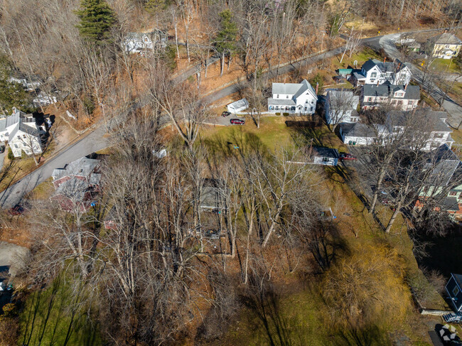 Whiting Hill School in Wilton, NH is a private school serving grades 1-6.