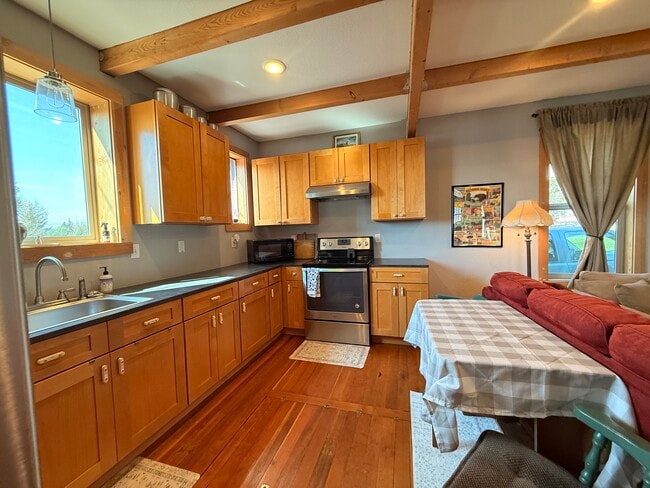 215-1/2 N Emmett, Butte, MT 59701 - photo 5