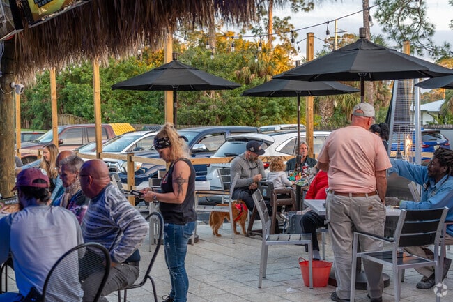 With so many great restaurants in Golden Gate, you'll have a hard time deciding where to eat.