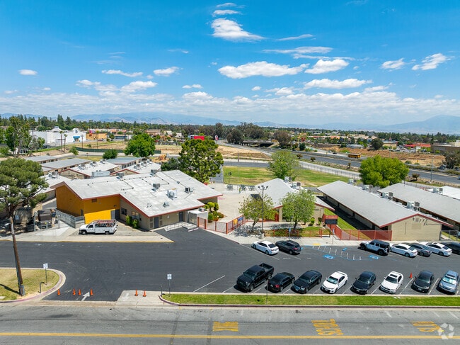 College Heights Elementary challenges and encourages critical thinking and creativity.